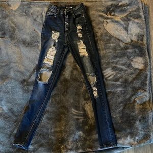Fashion Nova distressed Jeans size 5/6